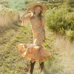 Frances Square Neck Top -TUKE BAZAAR Sales Store Carmel 23028 110 23019 110 3184