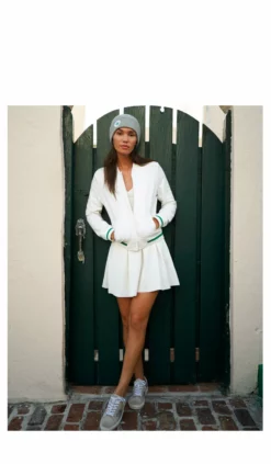 Darrow Boxpleat Skirt -TUKE BAZAAR Sales Store SCENE 007 2562 FINALWEB 6ab85b97 159d 4780 8cb7 143e2e252656